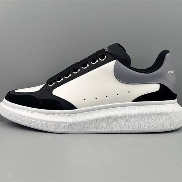 ALEXANDER MCQUEEN OVERSIZED SNEAKER IN BLACK/WHITE/GREY - ALD036 - Image 2