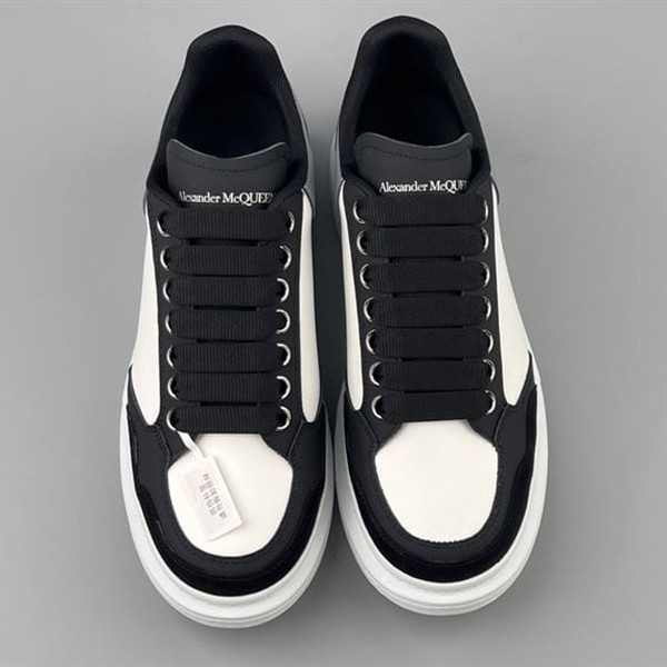 ALEXANDER MCQUEEN OVERSIZED SNEAKER IN BLACK/WHITE/GREY - ALD036 - Image 3