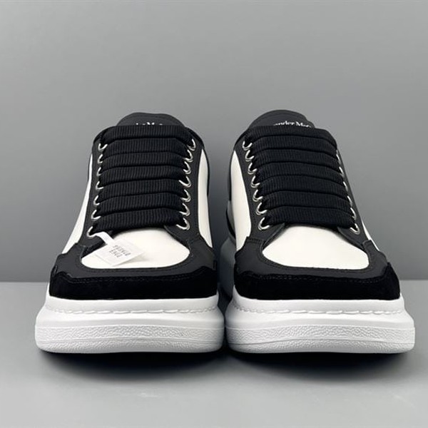 ALEXANDER MCQUEEN OVERSIZED SNEAKER IN BLACK/WHITE/GREY - ALD036 - Image 4