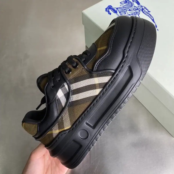 BURBERRY SNEAKERS - BBR032 - Image 4