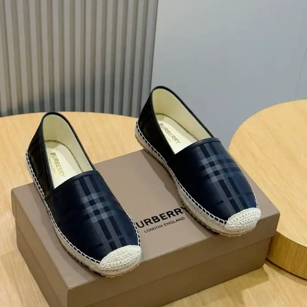 BURBERRY CANVAS STRAW BUCKET - BBR038