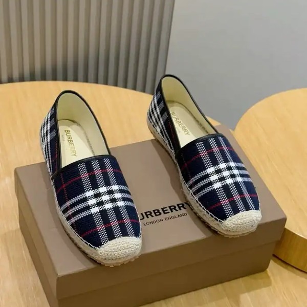 BURBERRY CANVAS STRAW BUCKET - BBR039