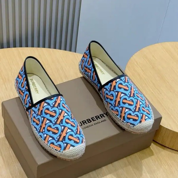 BURBERRY CANVAS STRAW BUCKET - BBR044