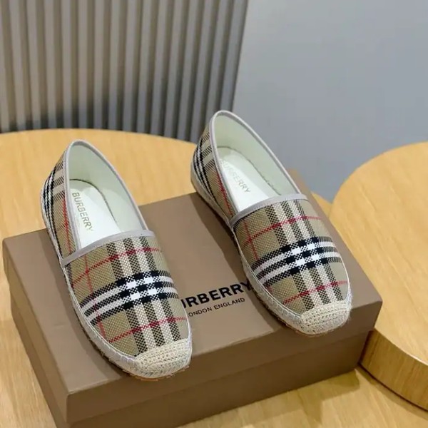 BURBERRY CANVAS STRAW BUCKET - BBR045