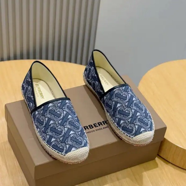 BURBERRY CANVAS STRAW BUCKET - BBR048
