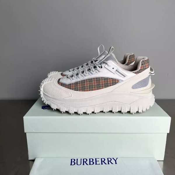 BURBERRY SNEAKERS - BBR050