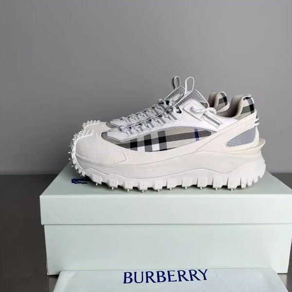 BURBERRY SNEAKERS - BBR051