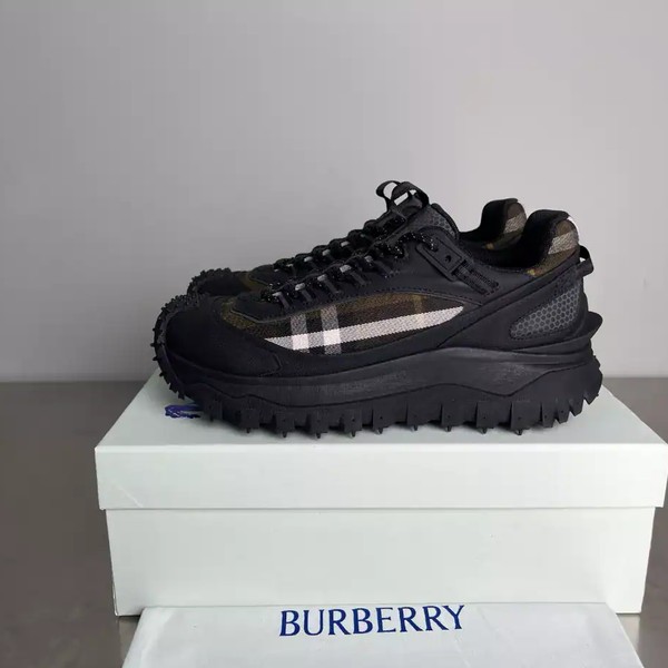 BURBERRY SNEAKERS - BBR052