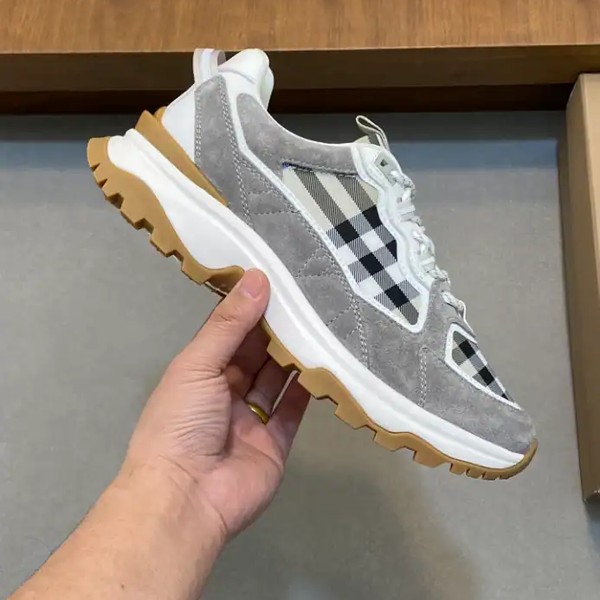 BURBERRY SNEAKERS - BBR068