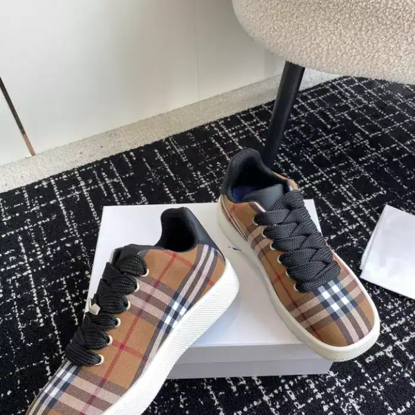 BURBERRY SNEAKERS - BBR103 - Image 3