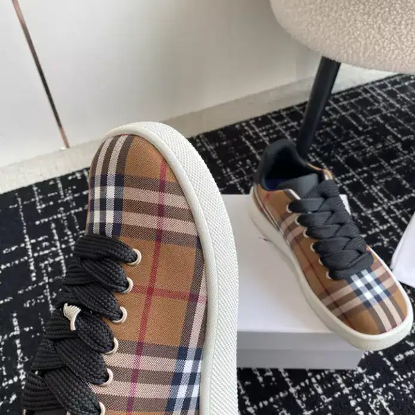 BURBERRY SNEAKERS - BBR103 - Image 9