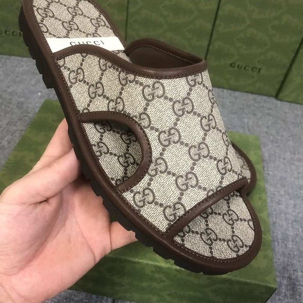 GUCCI MEN'S GG SUPREME SLIDE SANDAL - GSL033 - Image 4