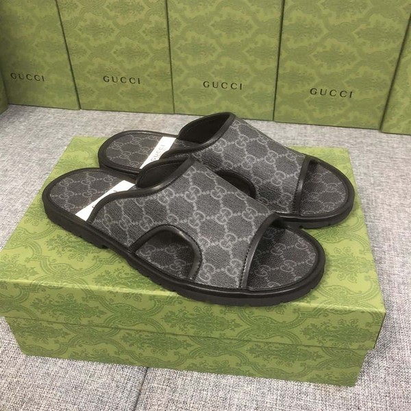 GUCCI MEN'S GG SUPREME SLIDE SANDAL - GSL035
