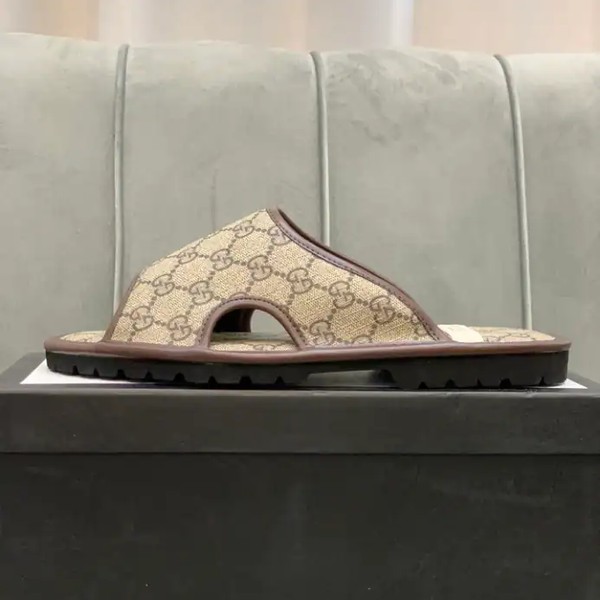 GUCCI MEN'S GG SUPREME SLIDE SANDAL - GSL063 - Image 3