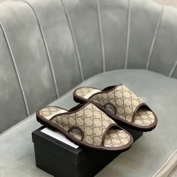 GUCCI MEN'S GG SUPREME SLIDE SANDAL - GSL063 - Image 5