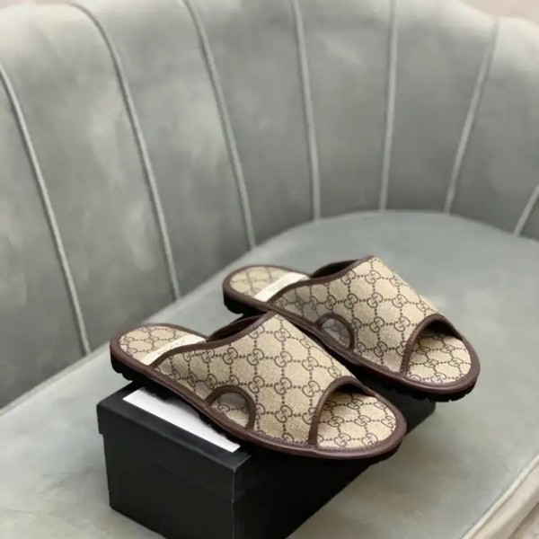 GUCCI MEN'S GG SUPREME SLIDE SANDAL - GSL063 - Image 9