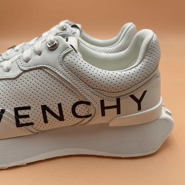 GIVENCHY RUNNER SNEAKERS IN PERFORATED LEATHER - GVC006 - Image 9