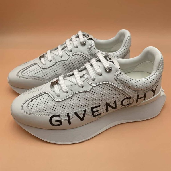 GIVENCHY RUNNER SNEAKERS IN PERFORATED LEATHER - GVC006 - Image 10