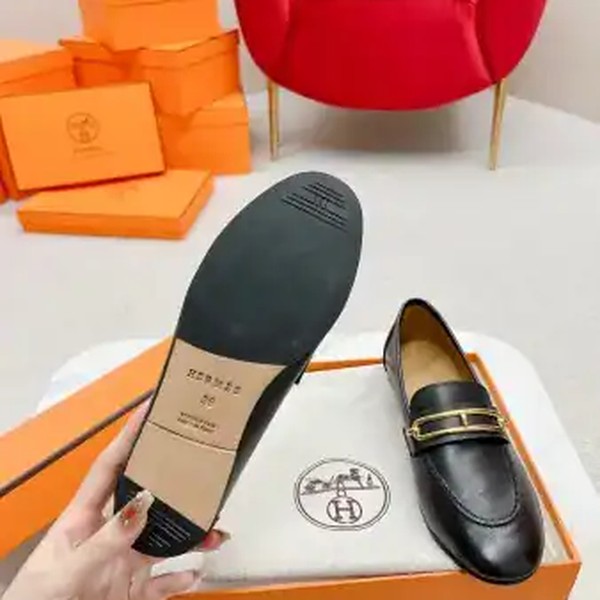 Hermes Women's Colette Loafers in Black Leather - HM069 - Image 8