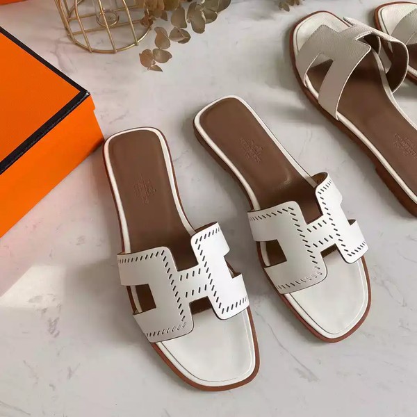 HERMES ORAN SLIDE SANDALS IN WHITE SWIFT PERFORATED CALFSKIN - HMSD101 - Image 3