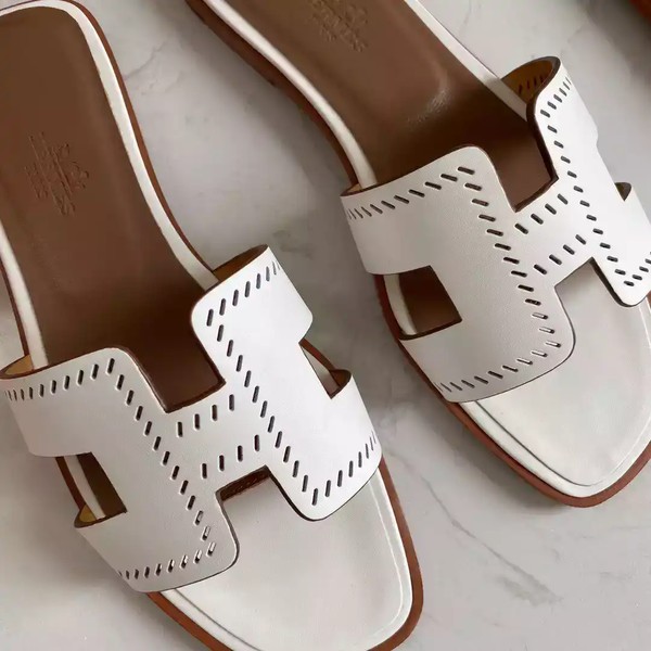 HERMES ORAN SLIDE SANDALS IN WHITE SWIFT PERFORATED CALFSKIN - HMSD101 - Image 4