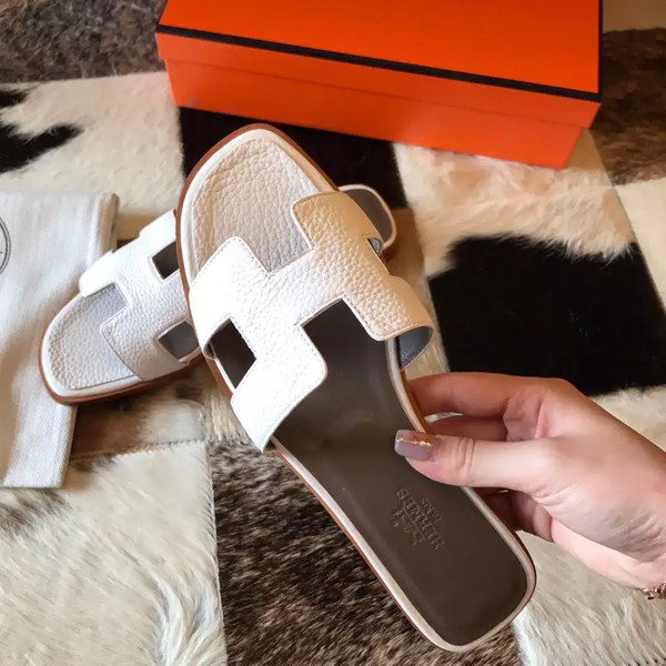 HERMES ORAN SLIDE SANDALS IN WHITE CLEMENCE LEATHER - HMSD108 - Image 3