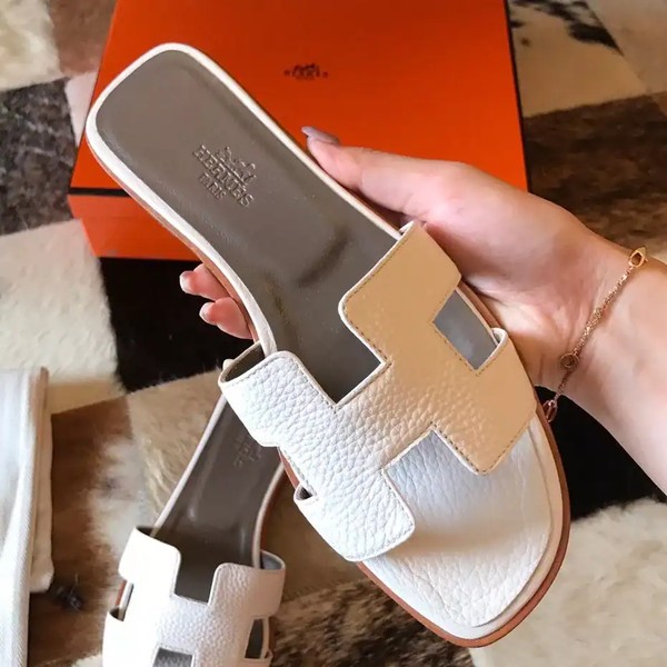 HERMES ORAN SLIDE SANDALS IN WHITE CLEMENCE LEATHER - HMSD108