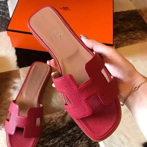 HERMES ORAN SLIDE SANDALS IN RED CLEMENCE LEATHER - HMSD112