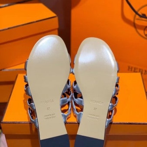 HERMES THALASSA SLIDE SANDALS IN SILVER LAMBSKIN - HMSD137 - Image 3