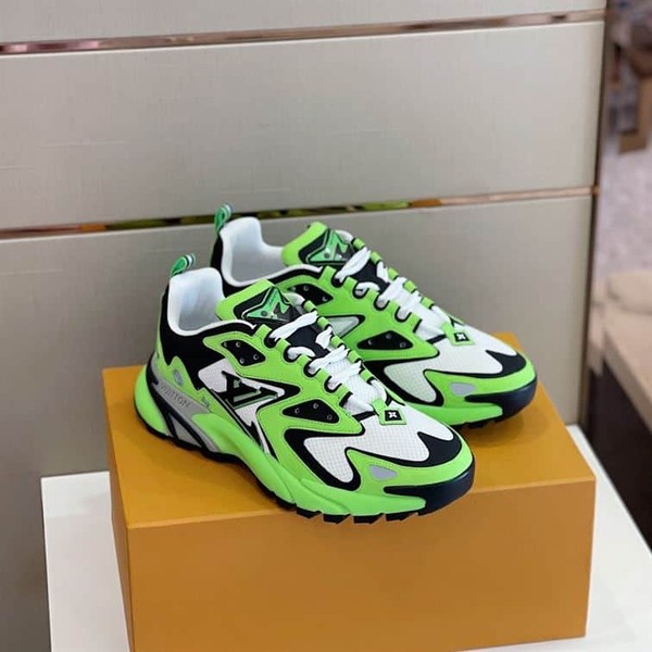 LOUIS VUITTON RUNNER TATIC SNEAKER - LVS024