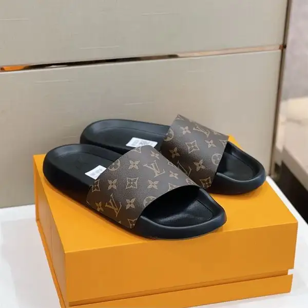 LOUIS VUITTON WATERFRONT MULE - LVSD028