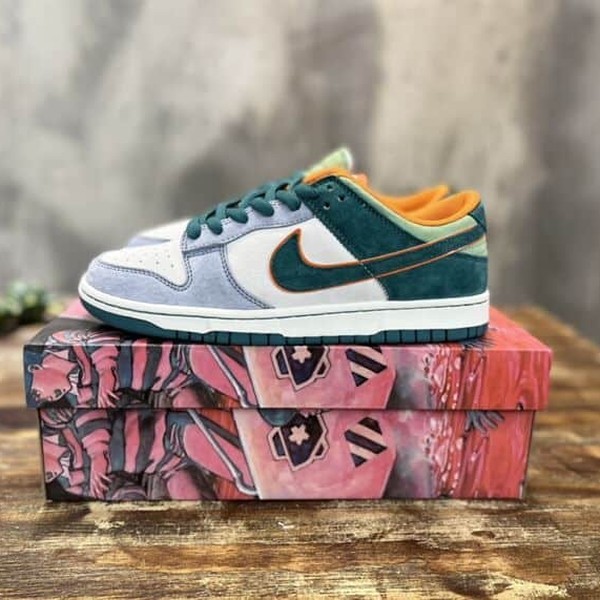 OTOMO KATSUHIRO X NIKE SB DUNK LOW SNEAKER - NSN003